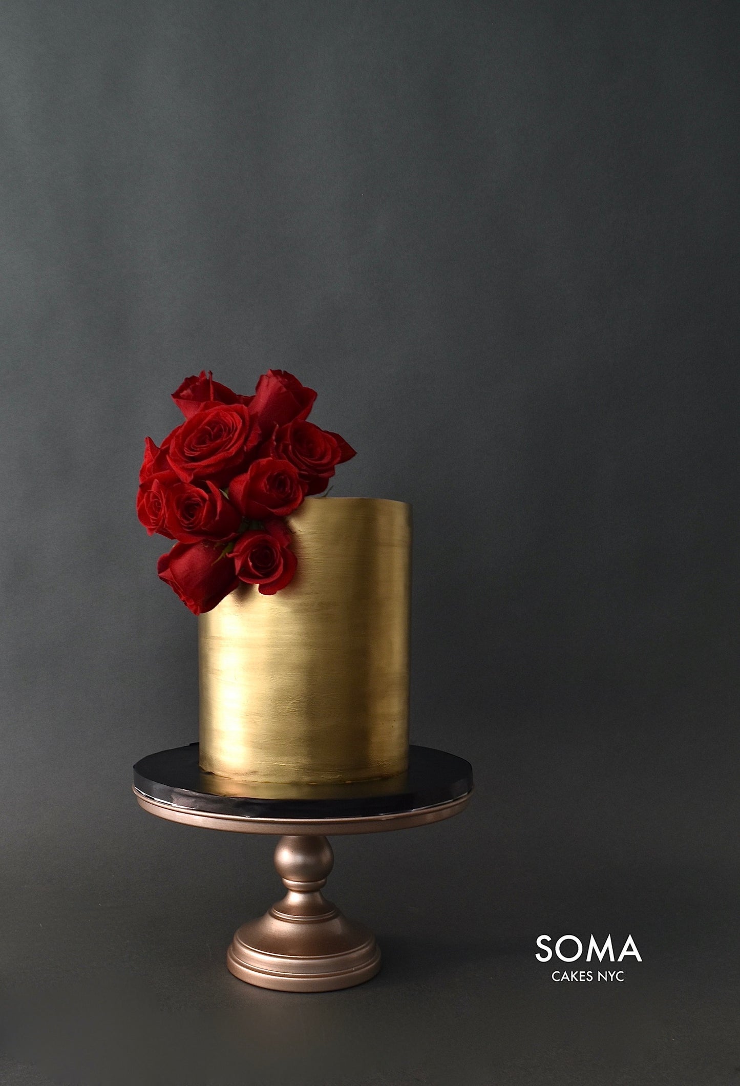 Fresh Red Roses on Gold Double Height